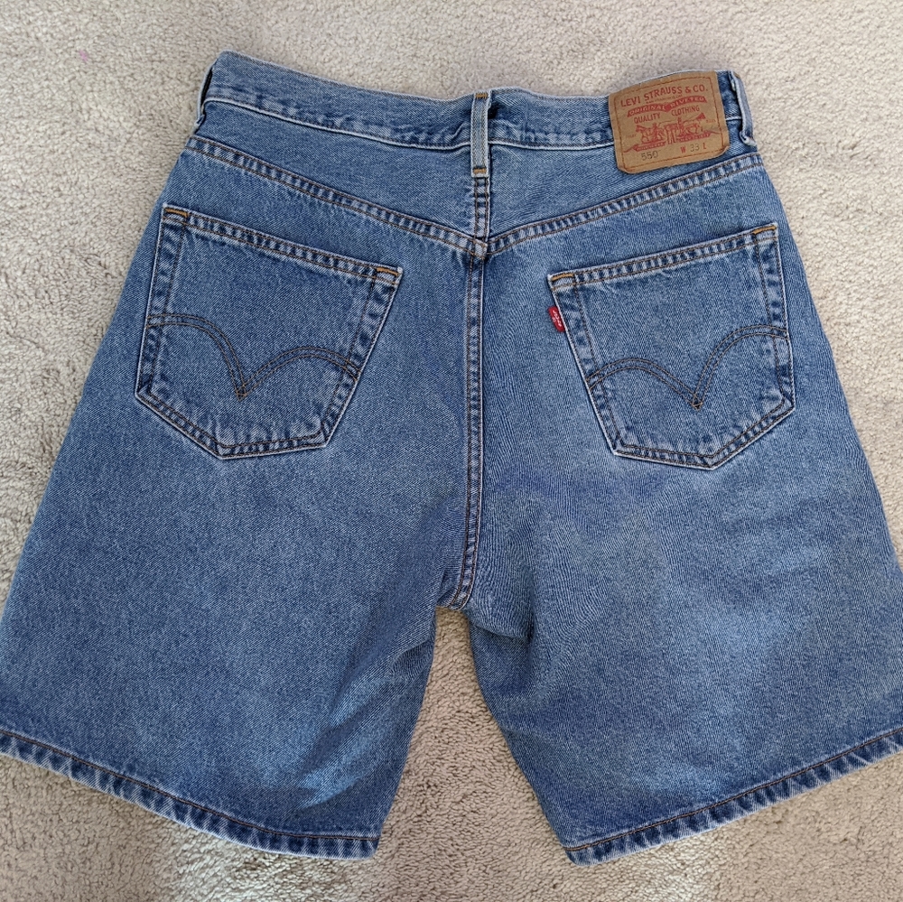 Levi's shorts size 33